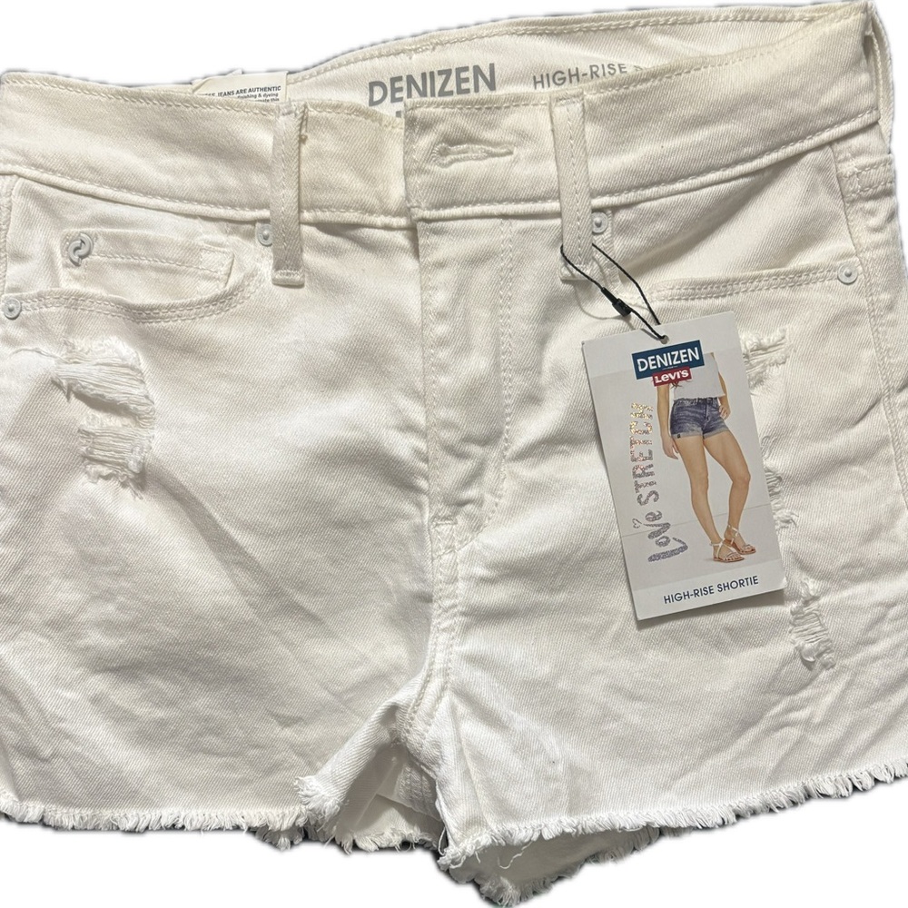 Levi's Denizen Women's Cream High-Waist Shorts